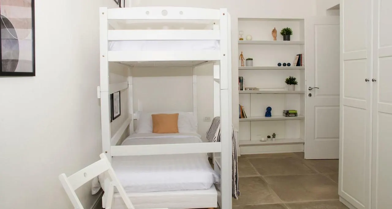 Апартаменты Joivy Splendid 3Br Apt With Parking And Terrace In Como Lake Como