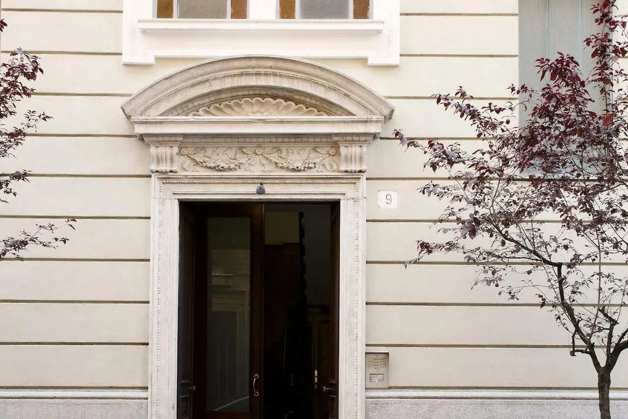 Апартаменты Joivy Splendid 3Br Apt With Parking And Terrace In Como Lake Como